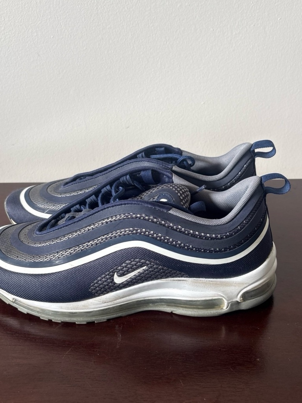Nike Men's Navy and White Air Max Style Sneakers